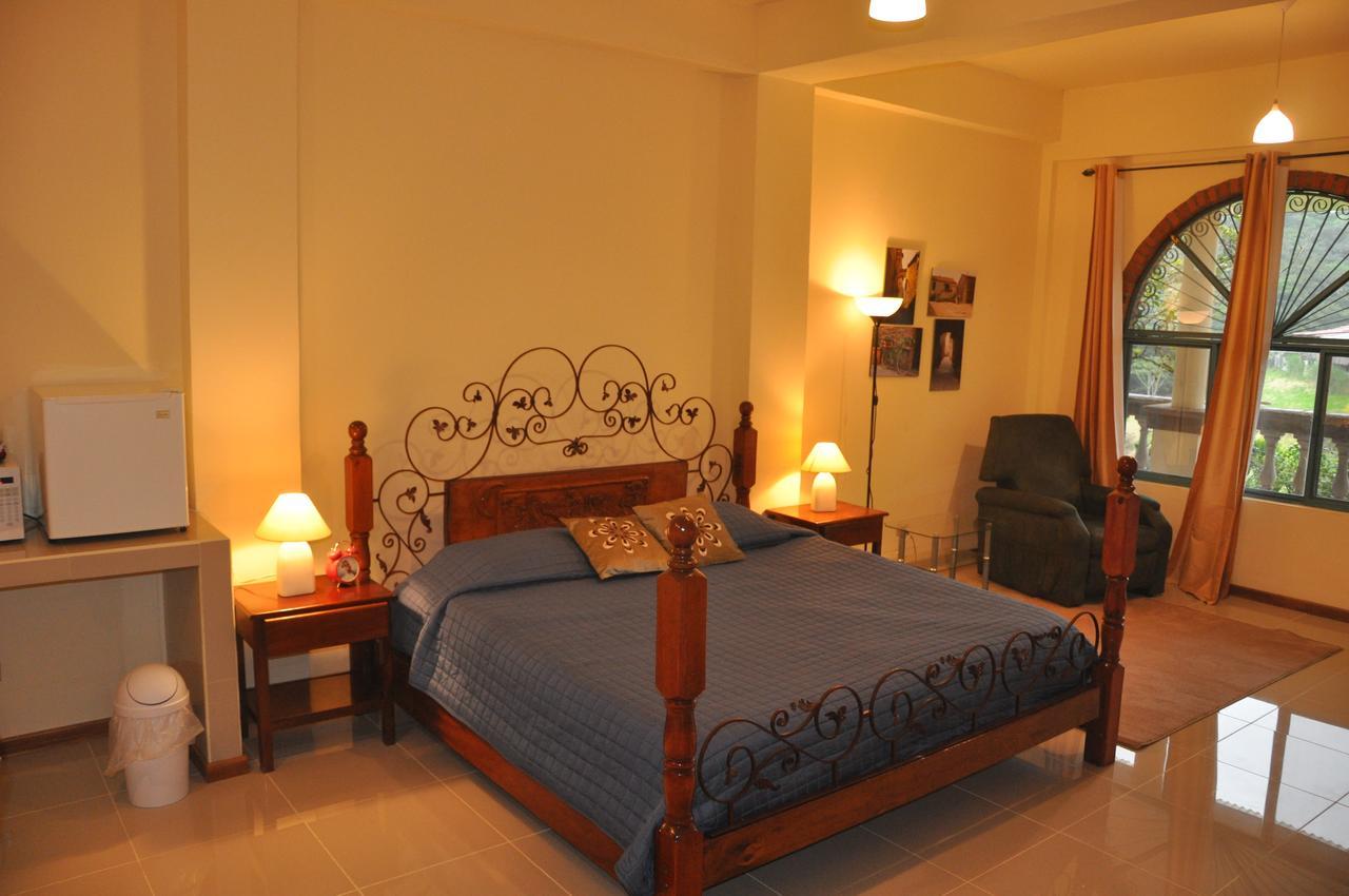 Mountain Chetica Lodge San Jeronimo (Heredia)